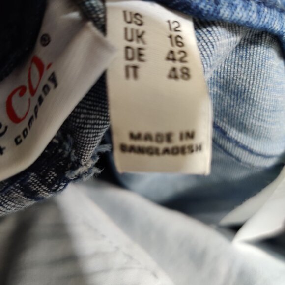 D&Co Denim & Co 12 Star Print Jean Shorts Mid Wash Blue Denim Pull On Stretch - Picture 7 of 8